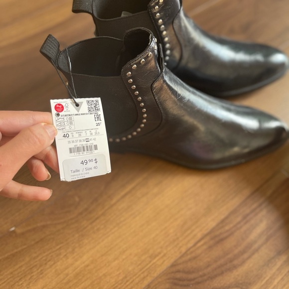 Flat Ankle boot with Studs - Picture 2 of 3